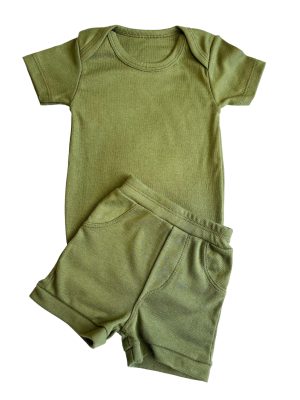 Conjunto Body Manga Curta e Shorts Bebê Antialérgico – Verde Militar